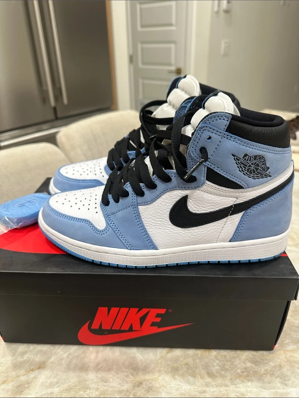 Nike Air Jordan 1 Retro High OG - White/University Blue/Black